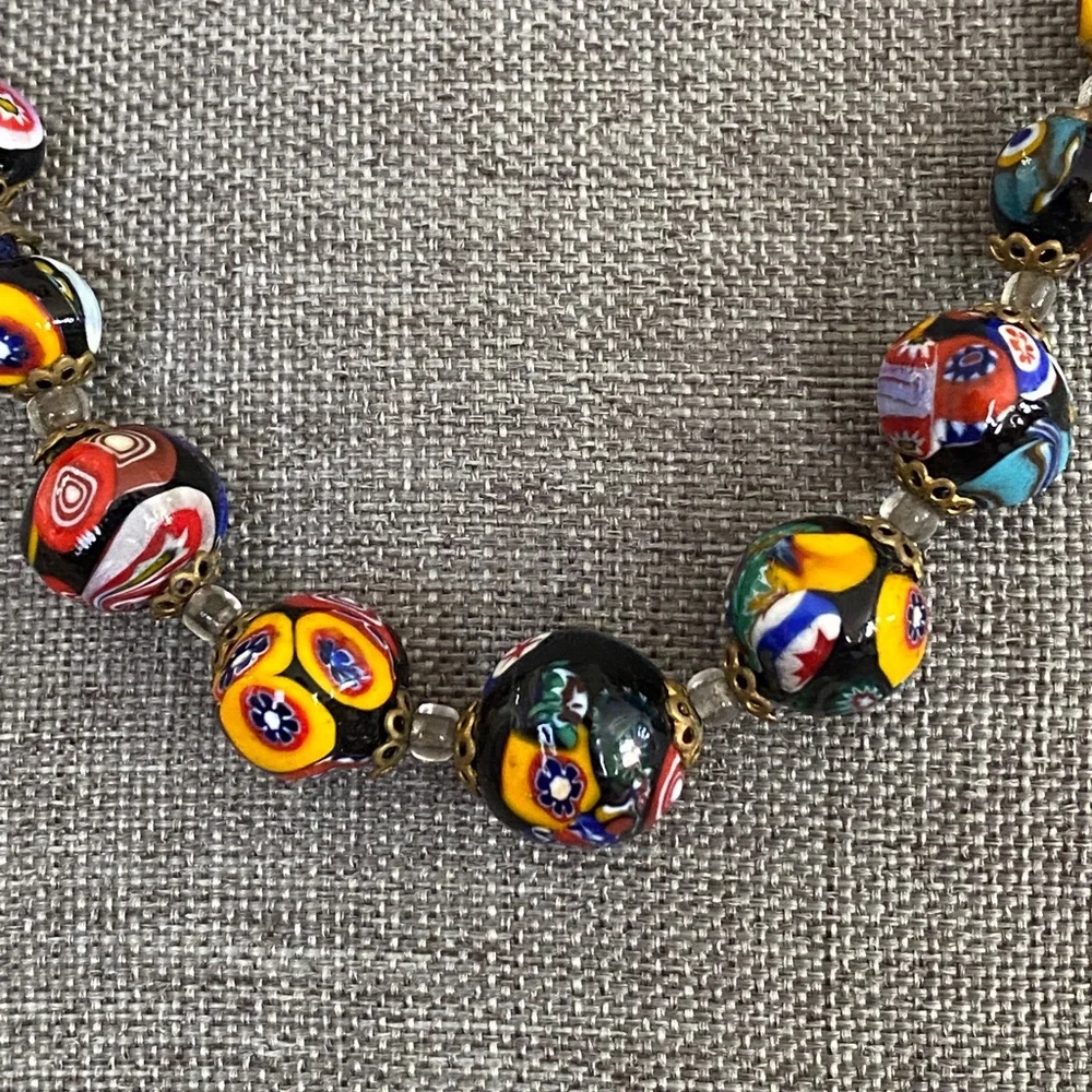 SOLD Incredible set of glass hand created beads with coordinating earrings. - Picture 1 of 8